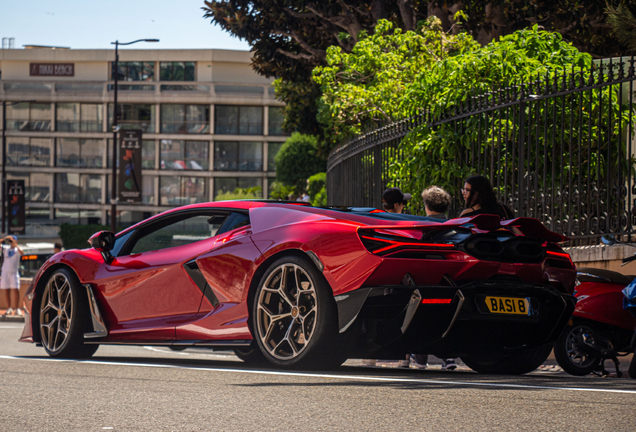 Lamborghini Revuelto