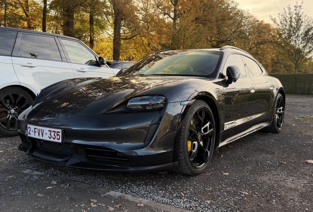 Porsche Taycan Turbo S Cross Turismo