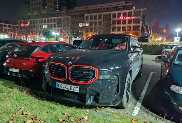 BMW XM G09 Label Red