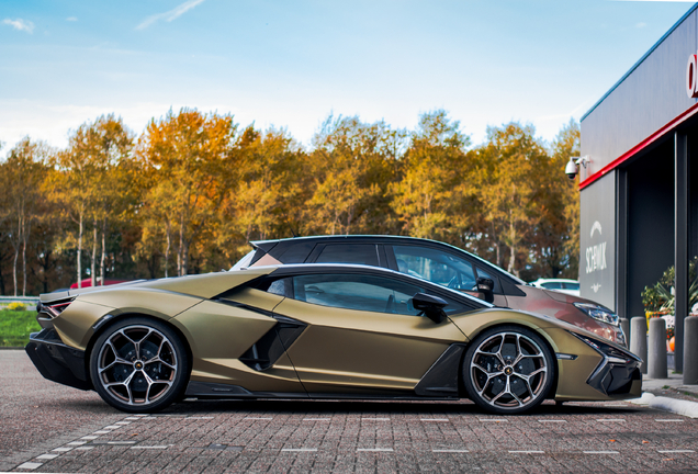 Lamborghini Revuelto
