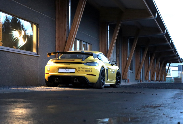 Porsche 718 Cayman GT4 RS Weissach Package