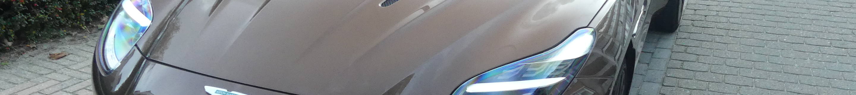 Aston Martin DB12 Volante