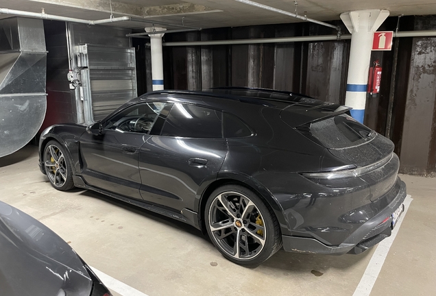 Porsche Taycan Turbo S Cross Turismo