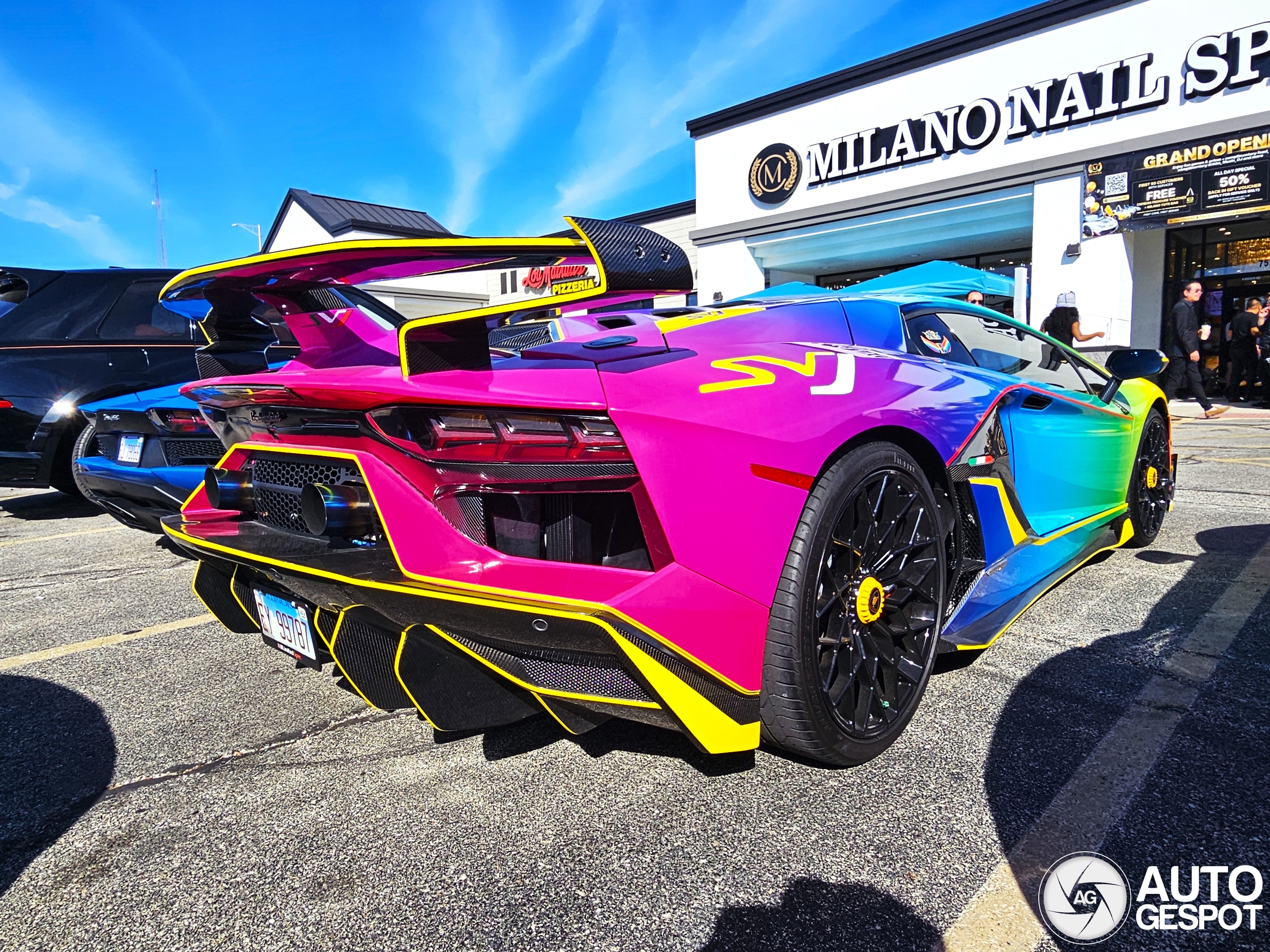 Deze Lamborghini is een regenboog op wielen!