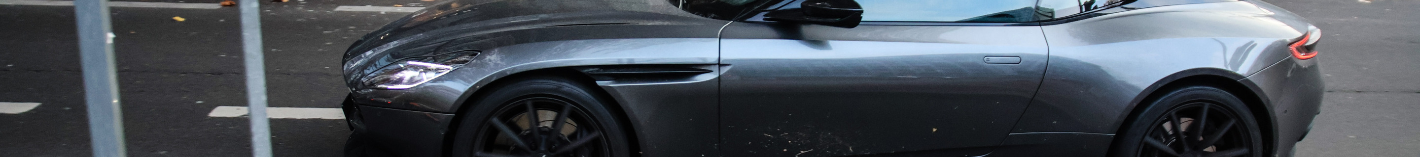 Aston Martin DB11 AMR