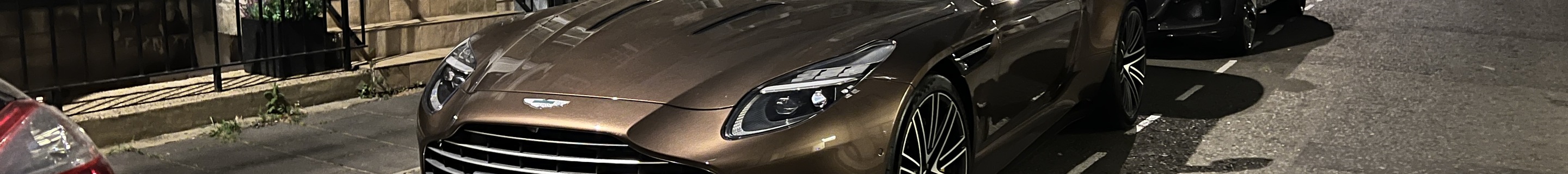 Aston Martin DB12 Volante