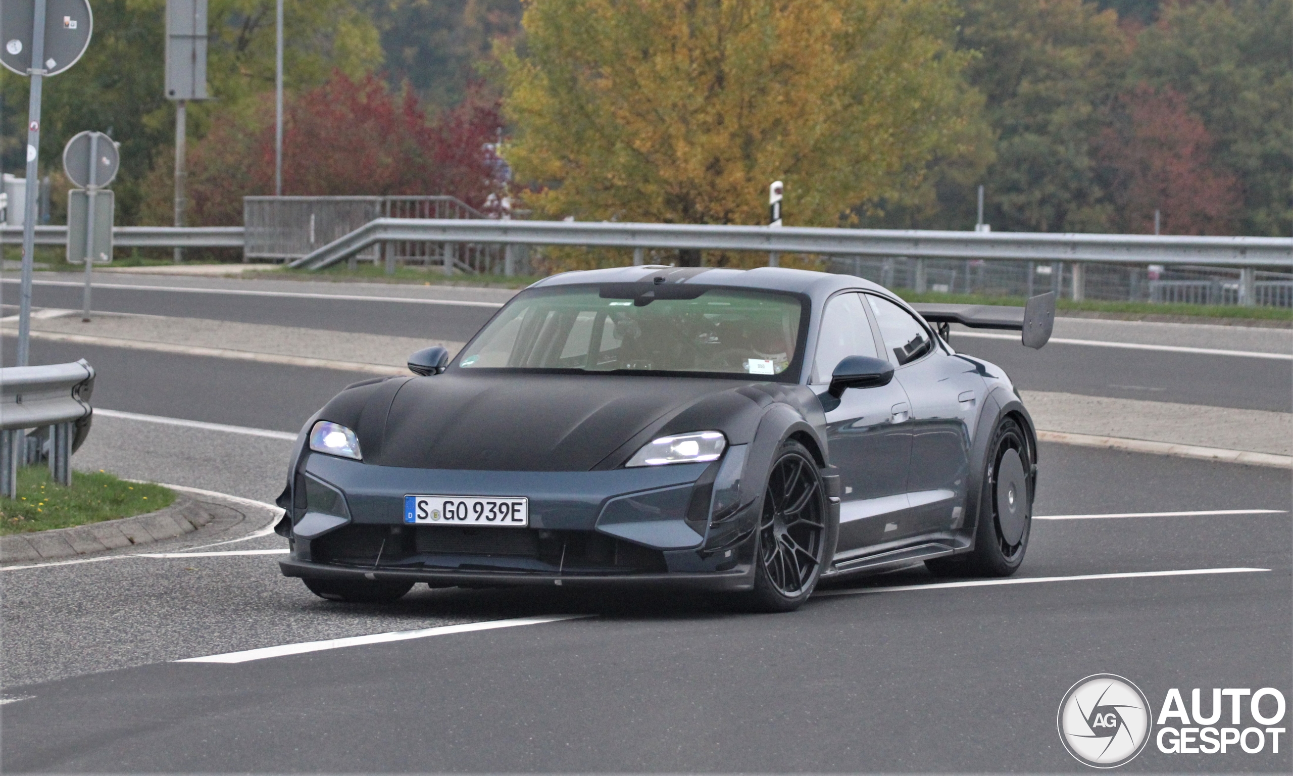 Porsche Taycan Turbo GT van Manthey Racing maakt je zelfs als omstander misselijk