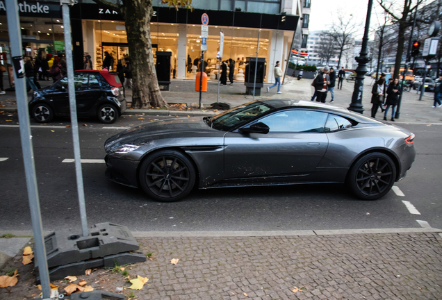 Aston Martin DB11 AMR