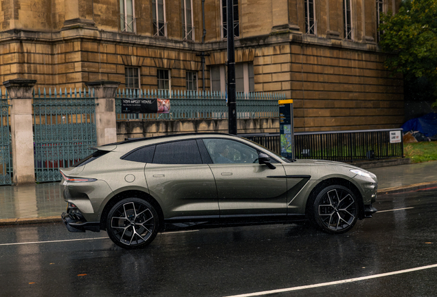 Aston Martin DBX707