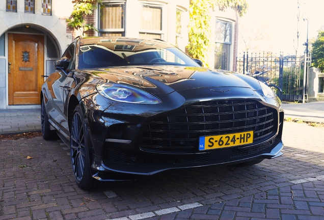 Aston Martin DBX707