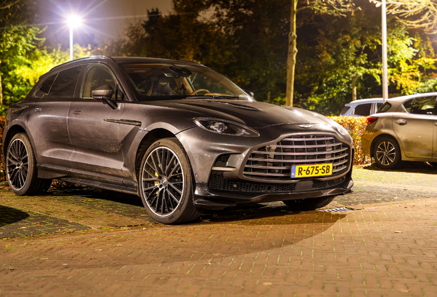 Aston Martin DBX707