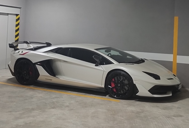 Lamborghini Aventador LP770-4 SVJ