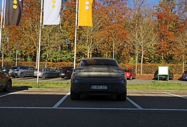 Porsche Macan EV Turbo