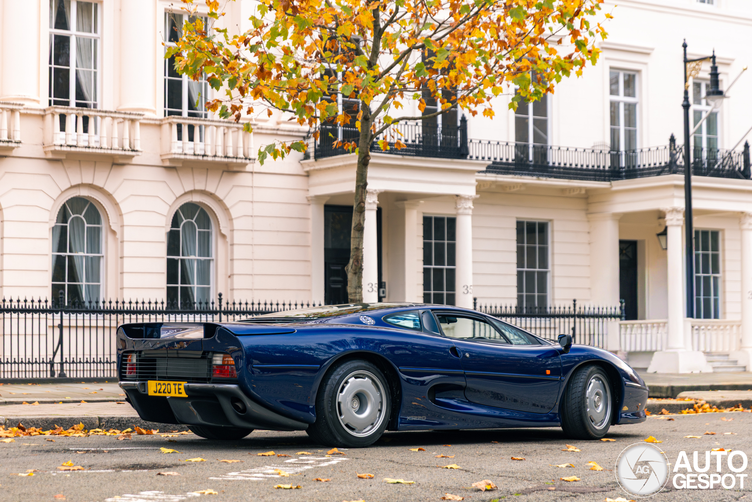 Jaguar XJ220