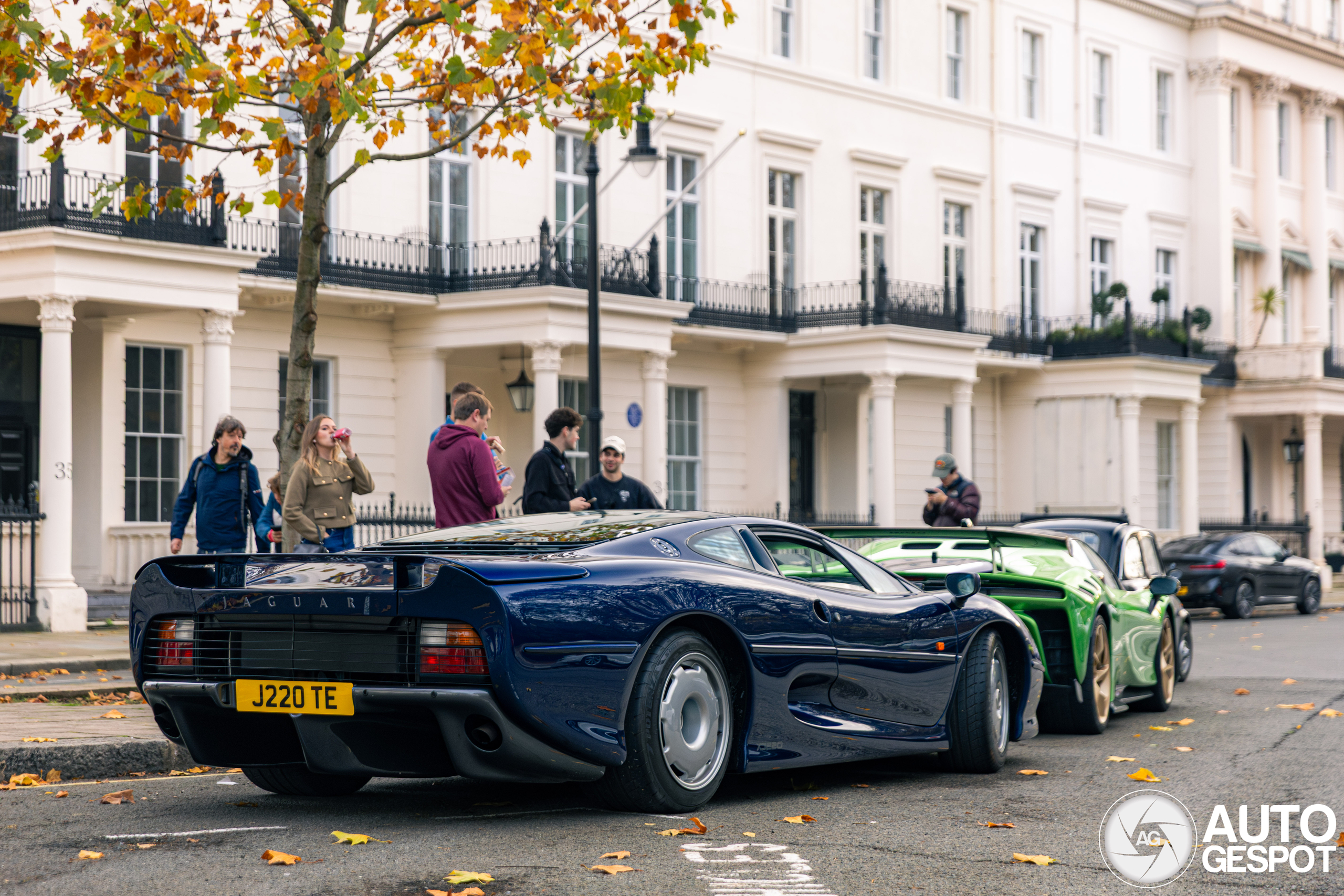 Jaguar XJ220 verrast op een zondagmiddag spotters in Londen