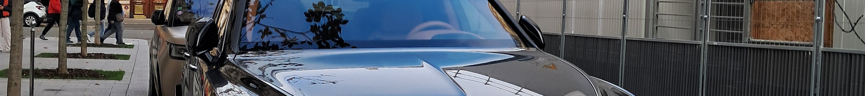 Bentley Bentayga Azure 2024