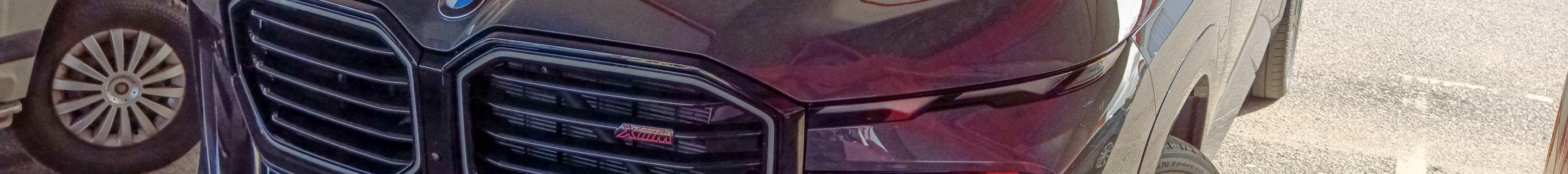 BMW XM G09 Label Red