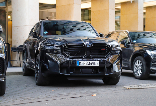 BMW XM G09 Label Red