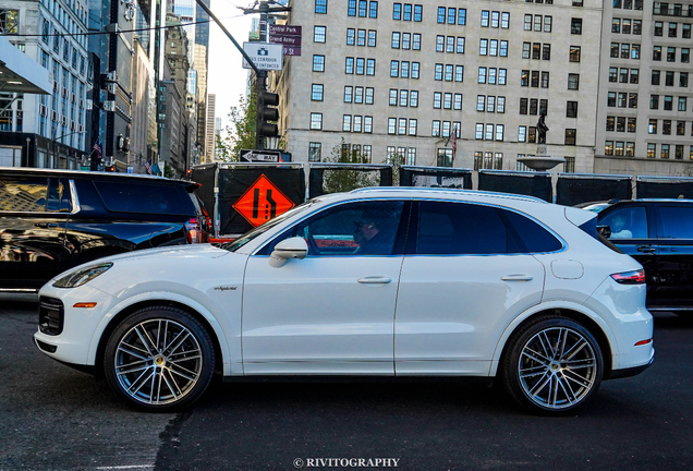 Porsche Cayenne Turbo S E-Hybrid