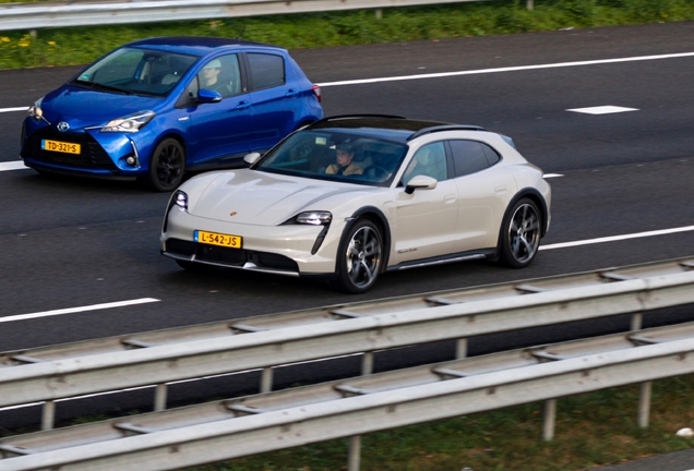 Porsche Taycan Turbo Cross Turismo