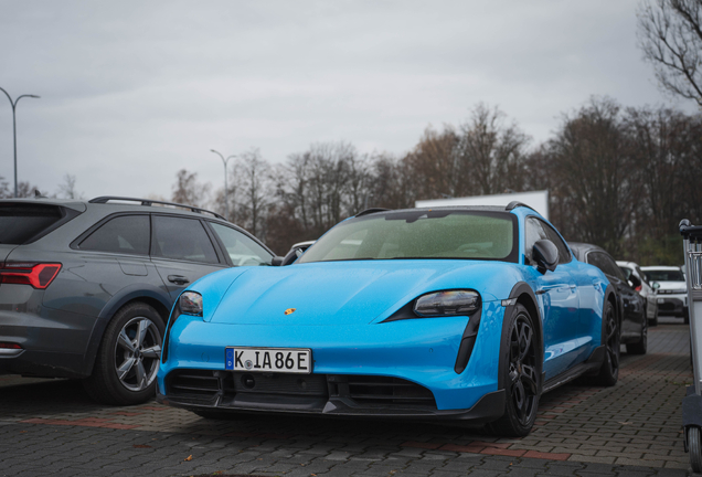Porsche Taycan Turbo S Cross Turismo