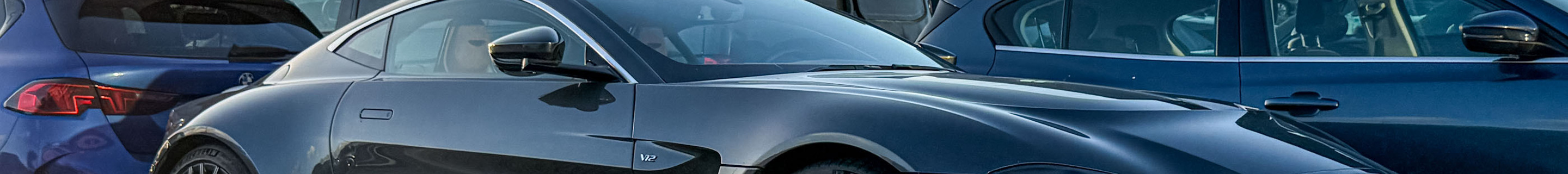 Aston Martin V12 Vantage 2023