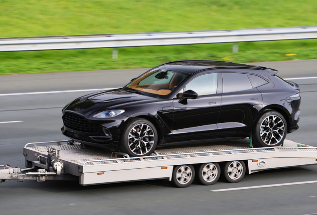 Aston Martin DBX