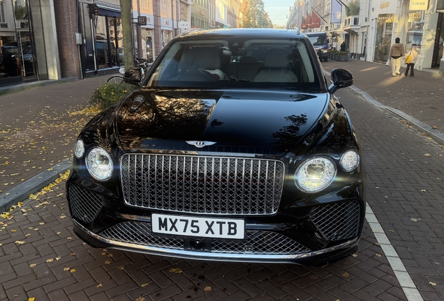 Bentley Bentayga V8 2025 Atelier Edition