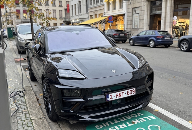 Porsche Macan EV Turbo