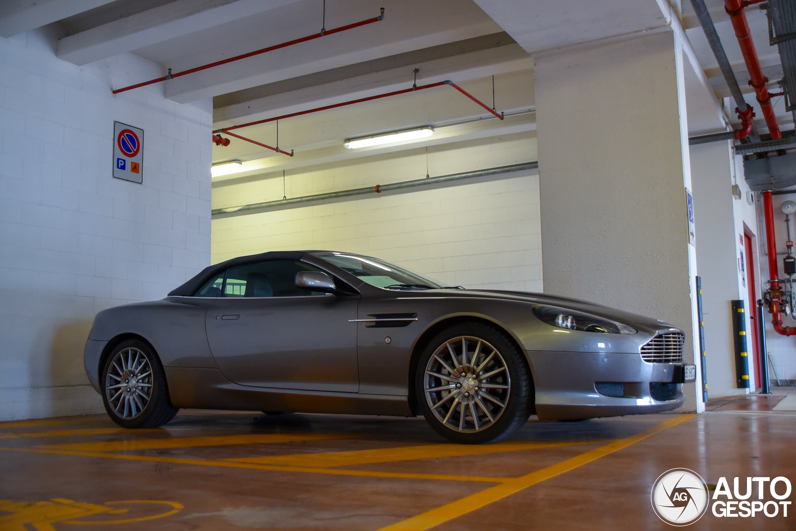 Aston Martin DB9 Volante