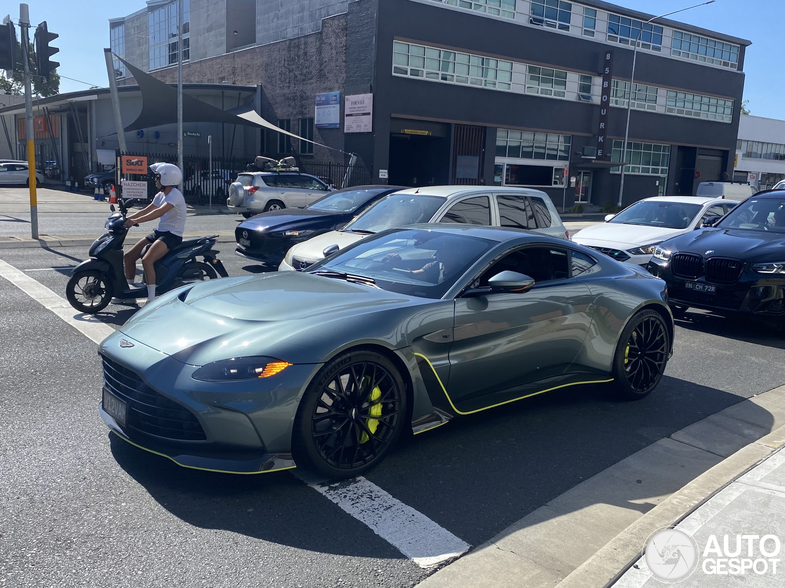 Aston Martin V12 Vantage 2023
