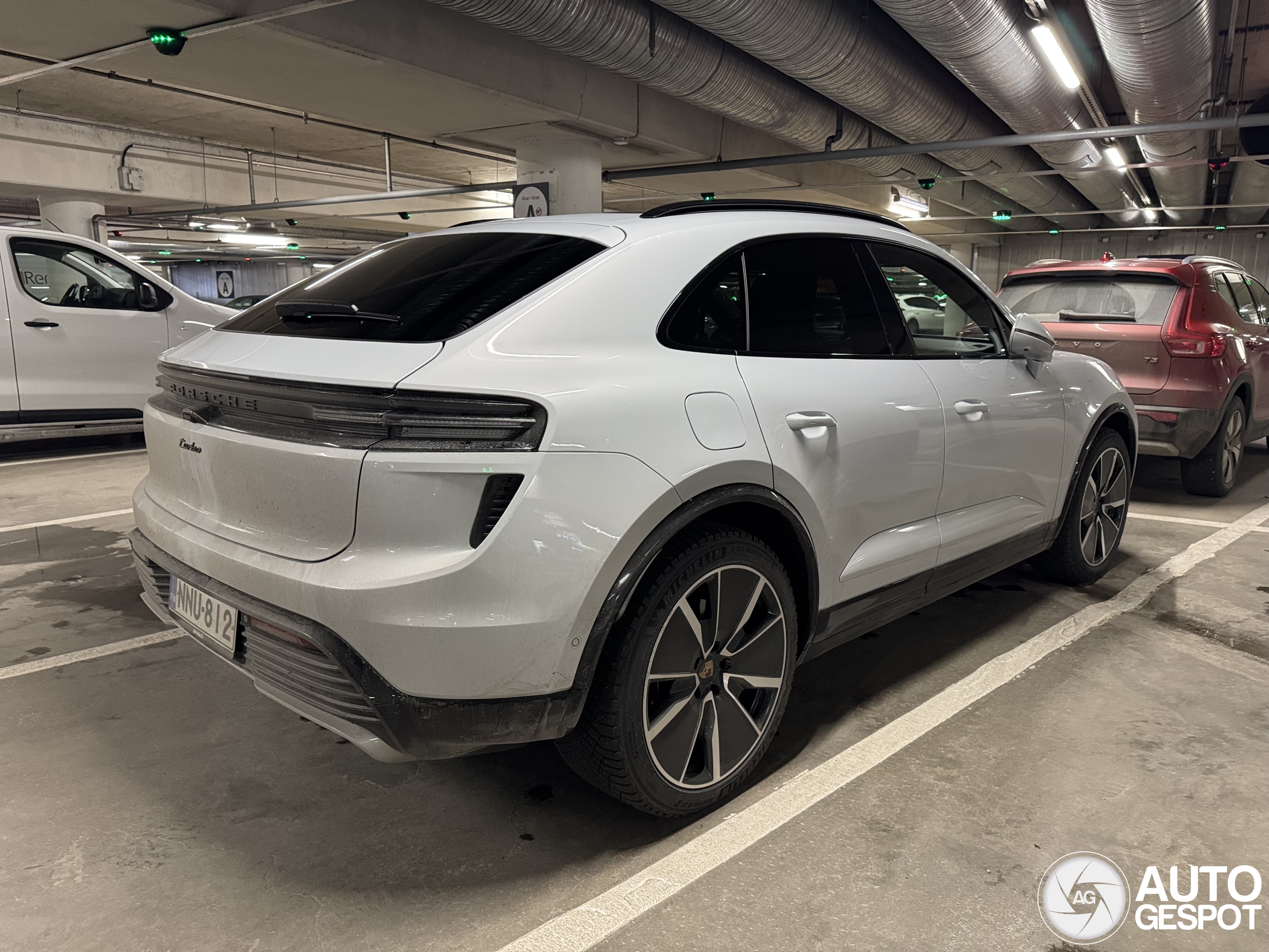 Porsche Macan EV Turbo