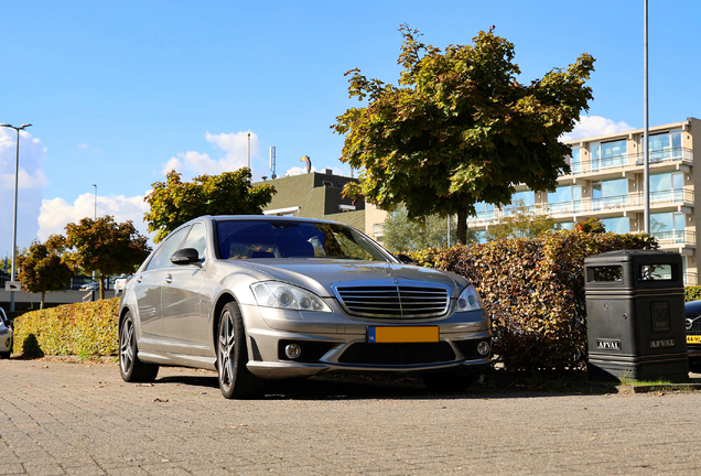 Mercedes-Benz S 65 AMG V221