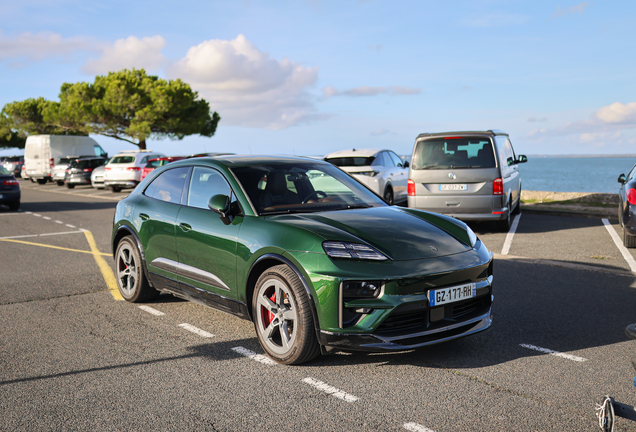 Porsche Macan EV Turbo