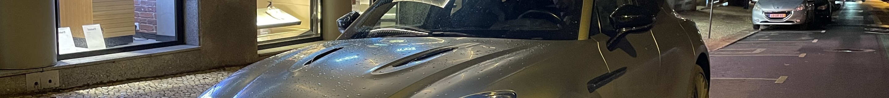 Aston Martin DBX707