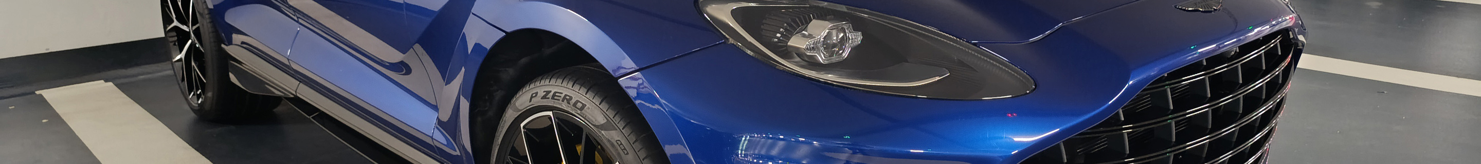 Aston Martin DBX707