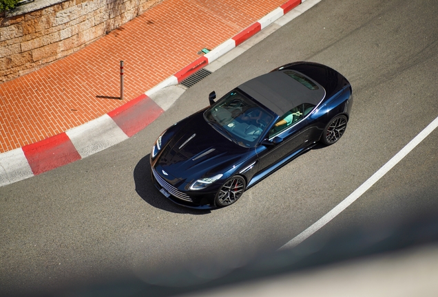 Aston Martin DB12 Volante