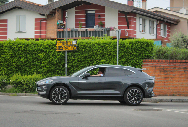 Aston Martin DBX