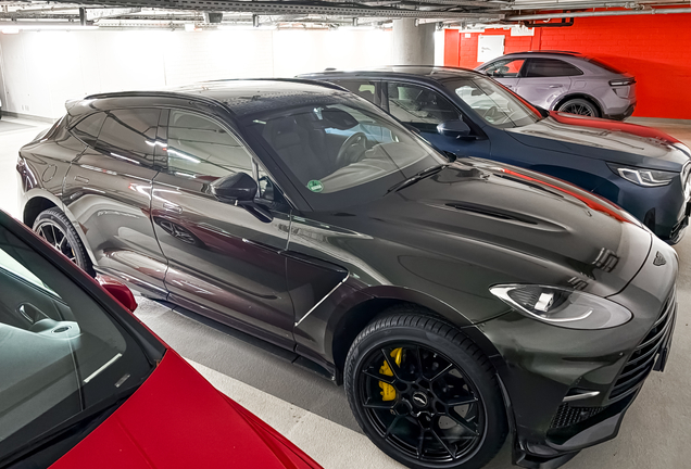 Aston Martin DBX707