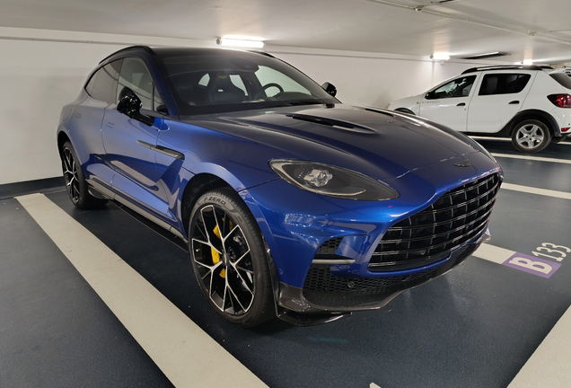 Aston Martin DBX707