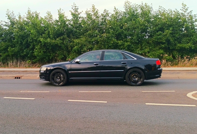 Audi S8 D3