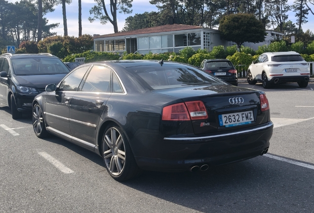Audi S8 D3