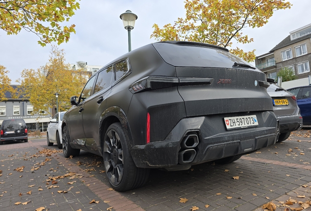 BMW XM G09 Label Red