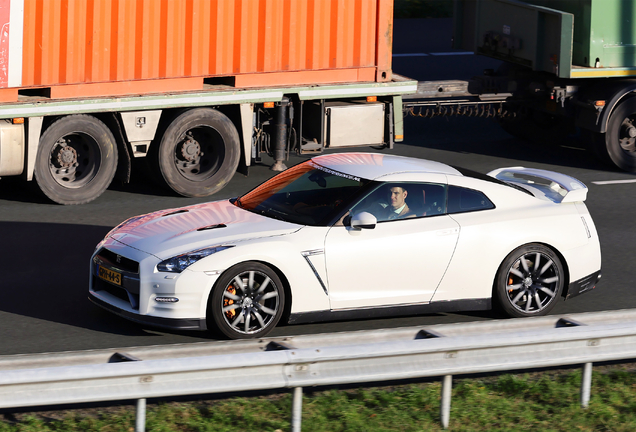 Nissan GT-R 2012