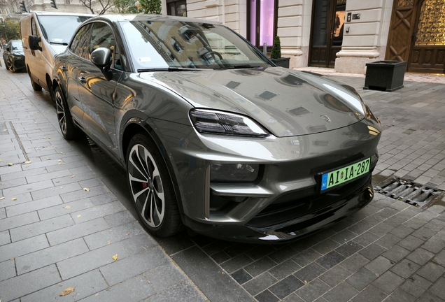 Porsche Macan EV Turbo