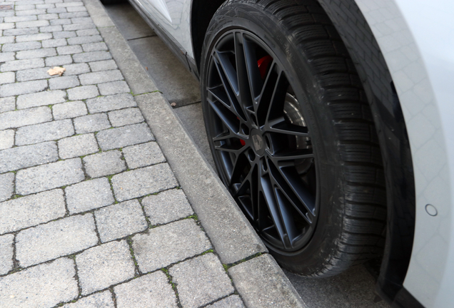 Porsche Macan EV Turbo