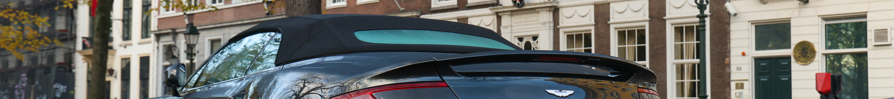 Aston Martin Vanquish Volante