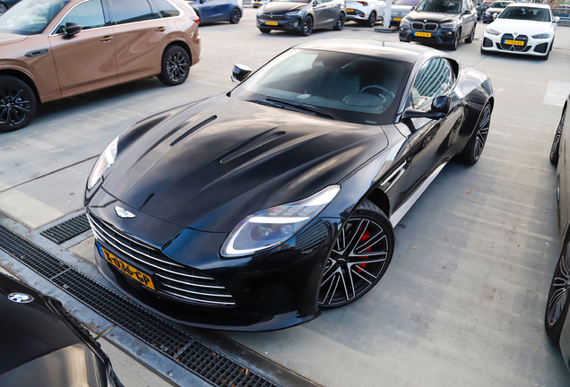 Aston Martin DB12