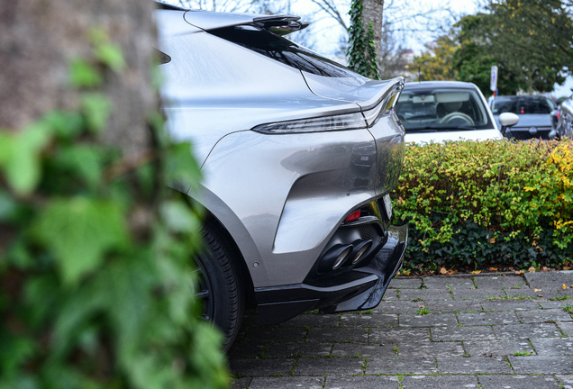 Aston Martin DBX707