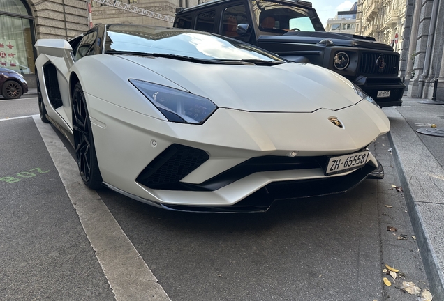 Lamborghini Aventador S LP740-4 Roadster